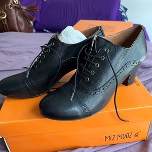 Brand New Never Worn Miz Mooz Fly, Size 9.5